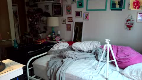 Snapshot of xxstrawberryjanexx chatting on 07/14/26, 03:33 Strawberry Jane online show from 07/14/26, 03:33