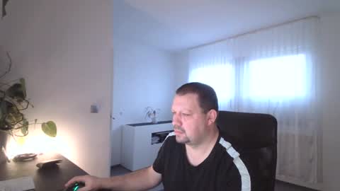 Eddi online show from 01/22/25, 07:57