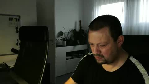 Eddi online show from 10/16/25, 05:52