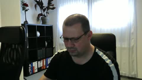 Eddi online show from 10/28/25, 07:34