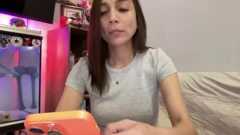 Snapshot of xxsweetbellafox chatting on 12/15/25, 11:09 kisses online show from 12/15/25, 11:09