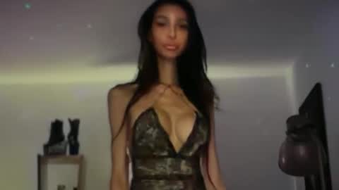 Snapshot of xxwildmaexx chatting on 04/16/26, 02:51 Mia and shawn online show from 04/16/26, 02:51