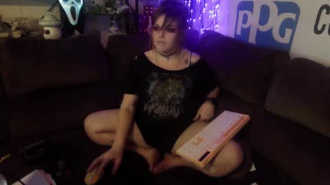 Snapshot of xxx_brattyslut_xxx chatting on 02/04/25, 03:15 CaliRaeMaxXx online show from 02/04/25, 03:15