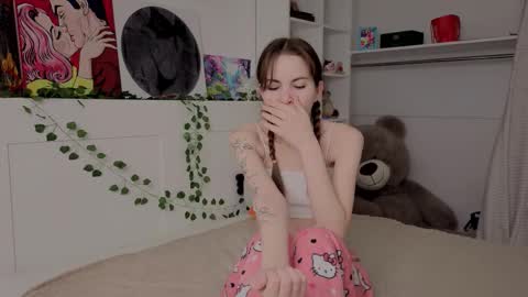 Snapshot of xxx_hotbae_xxx chatting on 02/10/26, 05:11 Eva online show from 02/10/26, 05:11