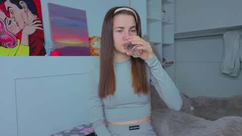 Snapshot of xxx_hotbae_xxx chatting on 04/15/26, 01:23 Eva online show from 04/15/26, 01:23