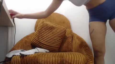 Snapshot of xxxbellalola chatting on 02/23/25, 10:39 Lola online show from 02/23/25, 10:39