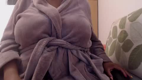 Snapshot of xxxbustybabe27x chatting on 02/16/25, 11:38 Ayanda online show from 02/16/25, 11:38