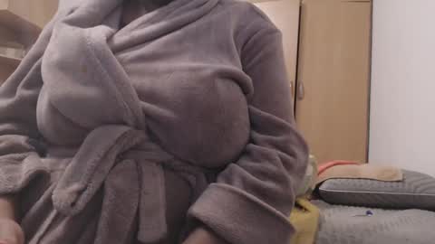 Snapshot of xxxbustybabe27x chatting on 02/19/25, 11:46 Ayanda online show from 02/19/25, 11:46