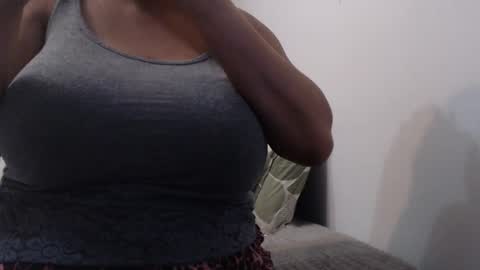 Snapshot of xxxbustybabe27x chatting on 03/02/25, 05:04 Ayanda online show from 03/02/25, 05:04