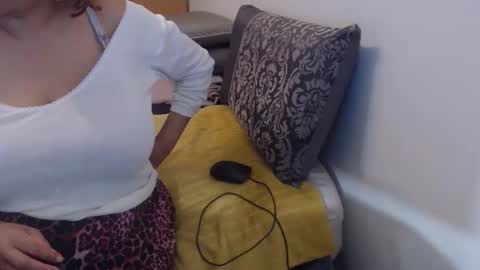 Snapshot of xxxbustybabe27x chatting on 10/07/25, 04:26 Ayanda online show from 10/07/25, 04:26