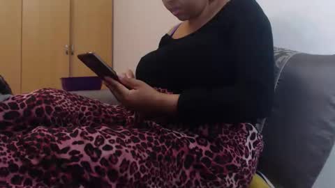 Snapshot of xxxbustybabe27x chatting on 11/10/25, 02:16 Ayanda online show from 11/10/25, 02:16