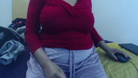 Snapshot of xxxbustybabe27x chatting on 11/16/25, 11:49 Ayanda online show from 11/16/25, 11:49