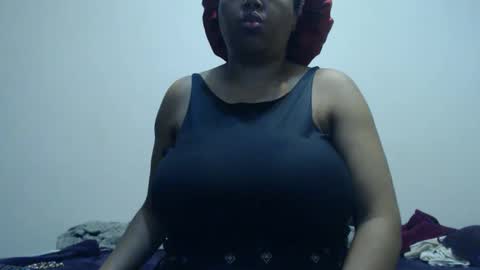 Snapshot of xxxbustybabe27x chatting on 12/03/25, 10:24 Ayanda online show from 12/03/25, 10:24