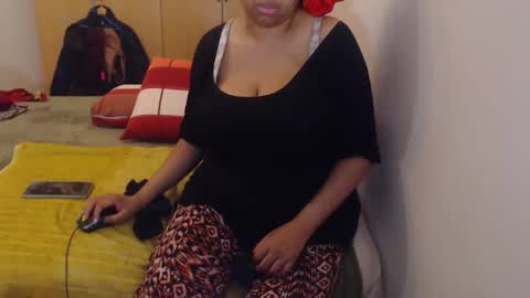 Snapshot of xxxbustybabe27x chatting on 04/19/26, 12:15 Ayanda online show from 04/19/26, 12:15