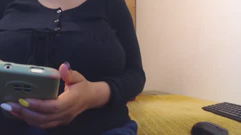Snapshot of xxxbustybabe27x chatting on 05/15/26, 12:01 Ayanda online show from 05/15/26, 12:01