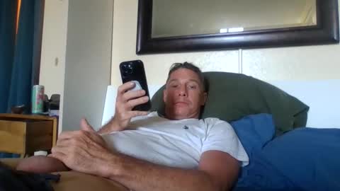 Snapshot of xxxelentdick chatting on 05/05/26, 06:27 deeeeznutz online show from 05/05/26, 06:27