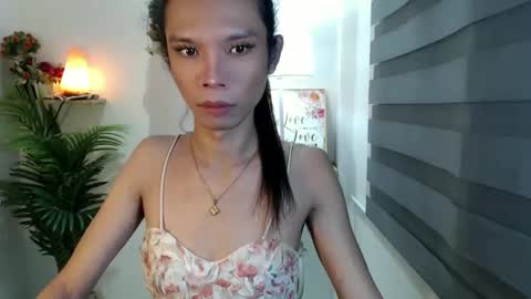 Snapshot of xxxfuckgirlyumsxxx chatting on 11/11/25, 12:27 Your Princess Yums online show from 11/11/25, 12:27