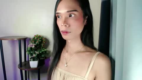 Snapshot of xxxfuckgirlyumsxxx chatting on 05/23/26, 04:44 Your Princess Yums online show from 05/23/26, 04:44