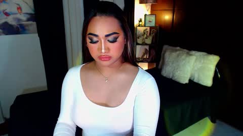 Snapshot of xxxgiganticoliviacummerxxx chatting on 12/11/24, 02:44 OLIVIA online show from 12/11/24, 02:44