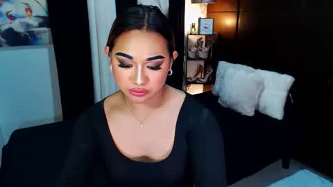 Snapshot of xxxgiganticoliviacummerxxx chatting on 12/12/24, 09:37 OLIVIA online show from 12/12/24, 09:37