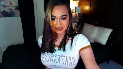 Snapshot of xxxgiganticoliviacummerxxx chatting on 12/13/24, 06:38 OLIVIA online show from 12/13/24, 06:38