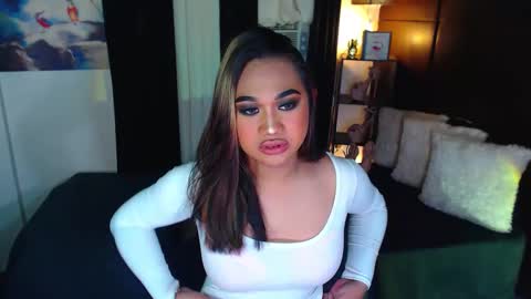 Snapshot of xxxgiganticoliviacummerxxx chatting on 12/19/24, 03:30 OLIVIA online show from 12/19/24, 03:30