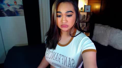 Snapshot of xxxgiganticoliviacummerxxx chatting on 12/22/24, 11:09 OLIVIA online show from 12/22/24, 11:09