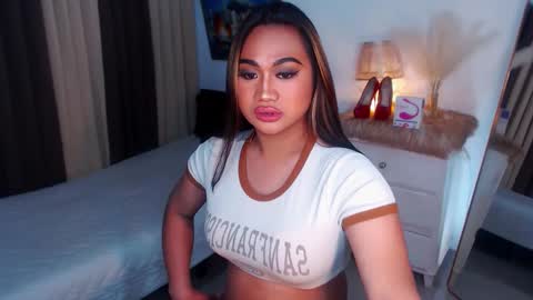 Snapshot of xxxgiganticoliviacummerxxx chatting on 12/23/24, 05:43 OLIVIA online show from 12/23/24, 05:43