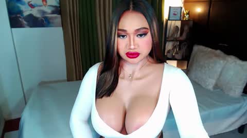 Snapshot of xxxgiganticoliviacummerxxx chatting on 01/13/25, 02:42 OLIVIA online show from 01/13/25, 02:42