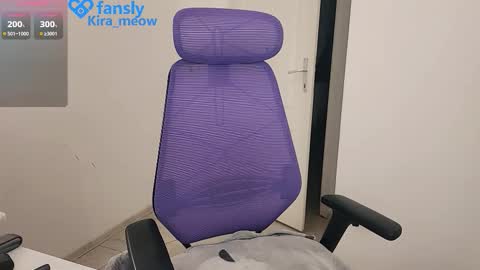 Snapshot of xxxhentaition chatting on 12/18/25, 06:36 Keira online show from 12/18/25, 06:36