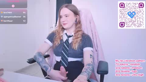 Snapshot of xxxhentaition chatting on 02/14/26, 07:49 Keira online show from 02/14/26, 07:49