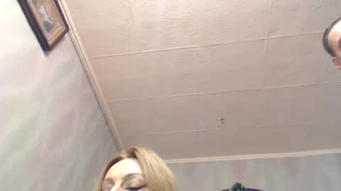 Snapshot of xxxkinkycpl chatting on 12/14/24, 07:51 isa and gonzo online show from 12/14/24, 07:51