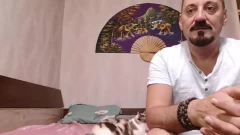 Snapshot of xxxkinkycpl chatting on 09/20/25, 04:02 isa and gonzo online show from 09/20/25, 04:02