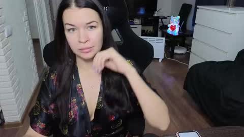 Snapshot of xxxkleoxxx chatting on 11/15/25, 10:37 Alisa online show from 11/15/25, 10:37