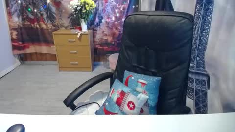 Snapshot of xxxnewlywedsxxx chatting on 12/01/25, 01:05 Lana online show from 12/01/25, 01:05