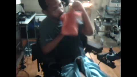 Snapshot of xxxonwheelz chatting on 11/06/25, 01:28 xxxonwheelz online show from 11/06/25, 01:28