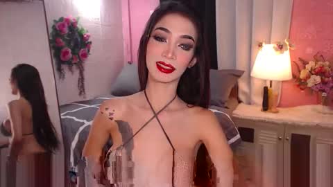 Snapshot of xxxqueenoftransxxx chatting on 12/18/25, 02:06 xxxqueenoftransxxx online show from 12/18/25, 02:06