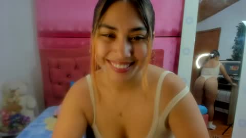 Snapshot of xxxsarita_cute chatting on 07/19/26, 01:53 Sara online show from 07/19/26, 01:53