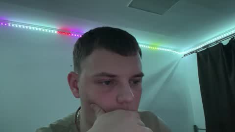 Snapshot of xxxten_ chatting on 03/12/26, 09:43 Leo online show from 03/12/26, 09:43