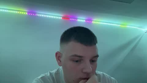 Snapshot of xxxten_ chatting on 03/18/26, 09:29 Leo online show from 03/18/26, 09:29