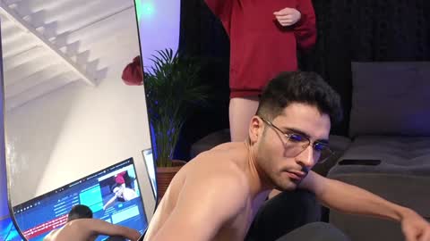 Snapshot of xxxvandersexxx chatting on 12/21/24, 08:28 July and Fer online show from 12/21/24, 08:28