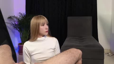 Snapshot of xxxvandersexxx chatting on 12/29/24, 11:07 July and Fer online show from 12/29/24, 11:07