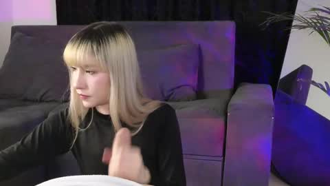 Snapshot of xxxvandersexxx chatting on 10/04/25, 08:56 July and Fer online show from 10/04/25, 08:56