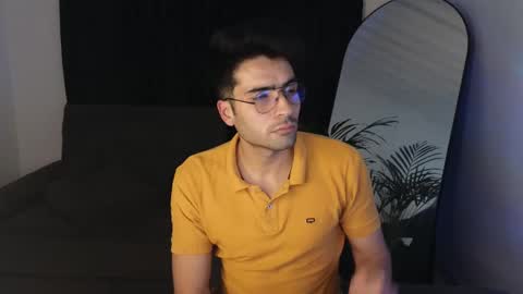 Snapshot of xxxvandersexxx chatting on 10/25/25, 09:17 July and Fer online show from 10/25/25, 09:17