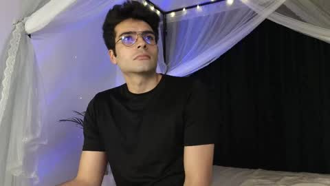 Snapshot of xxxvandersexxx chatting on 12/03/25, 10:46 July and Fer online show from 12/03/25, 10:46