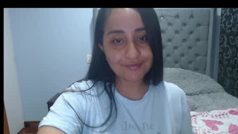 Snapshot of xxxvenus888 chatting on 02/17/25, 03:36 Lunhaa online show from 02/17/25, 03:36