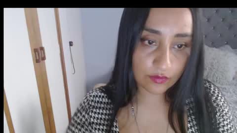 Snapshot of xxxvenus888 chatting on 02/17/25, 07:31 Lunhaa online show from 02/17/25, 07:31