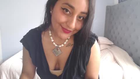 Snapshot of xxxvenus888 chatting on 09/24/25, 05:05 Lunhaa online show from 09/24/25, 05:05