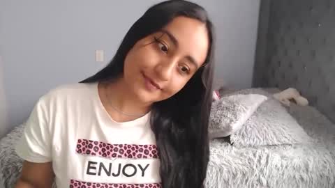 Snapshot of xxxvenus888 chatting on 11/29/25, 04:54 Lunhaa online show from 11/29/25, 04:54