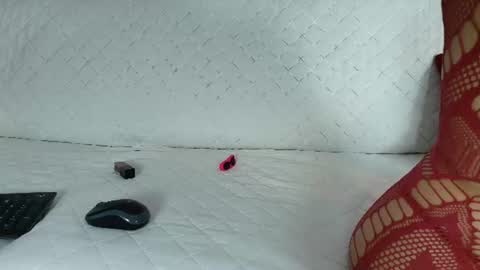 Snapshot of xxxvibesxo chatting on 06/30/26, 03:29 Lil Luna online show from 06/30/26, 03:29
